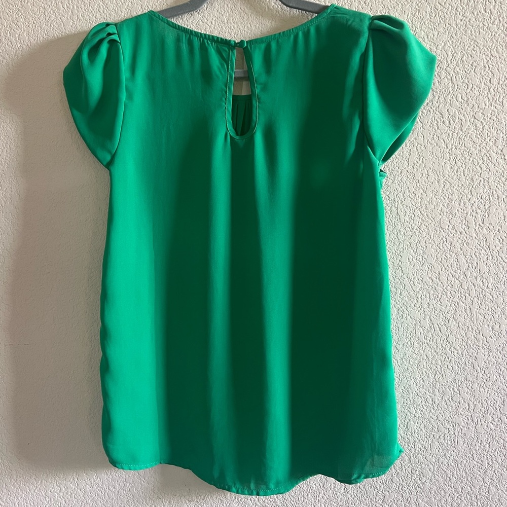 Gorgeous Flowy Green Blouse With Flutter Sleeves - image 5